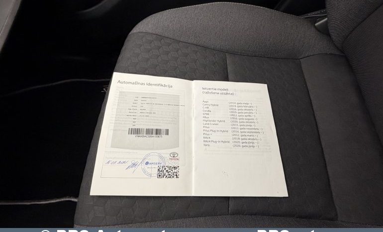 Toyota Yaris 1.5 Hybrid Dynamic Force 2021 full