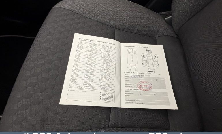 Toyota Yaris 1.5 Hybrid Dynamic Force 2021 full