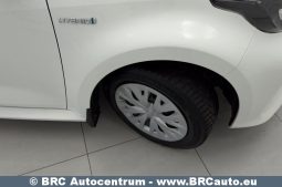 Toyota Yaris 1.5 Hybrid Dynamic Force 2021 full