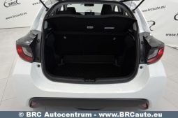 Toyota Yaris 1.5 Hybrid Dynamic Force 2021 full