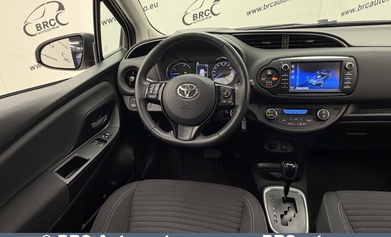 Toyota Yaris 1.5 S-Tier Hybrid Comfort Automatas 2017 full