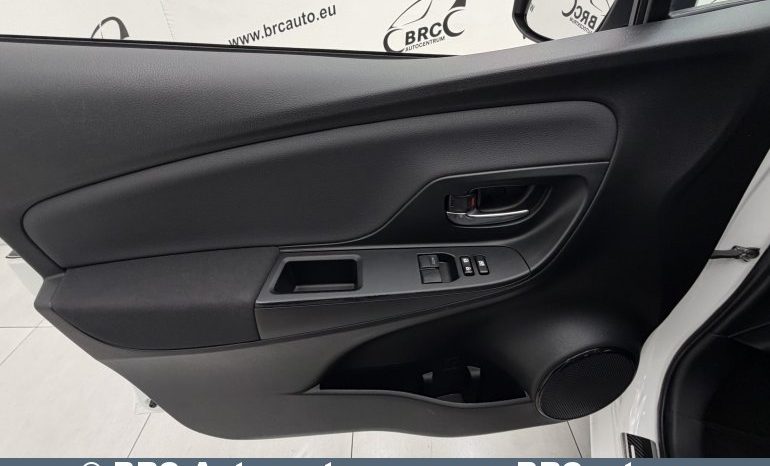 Toyota Yaris 1.5 S-Tier Hybrid Comfort Automatas 2017 full