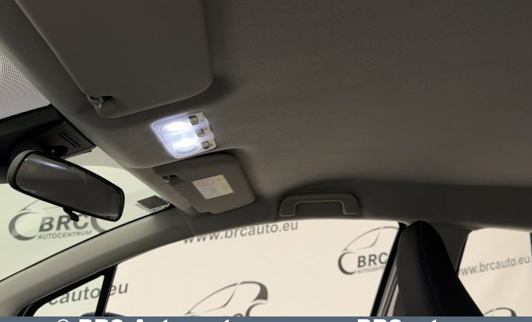 Toyota Yaris 1.5 S-Tier Hybrid Comfort Automatas 2017 full