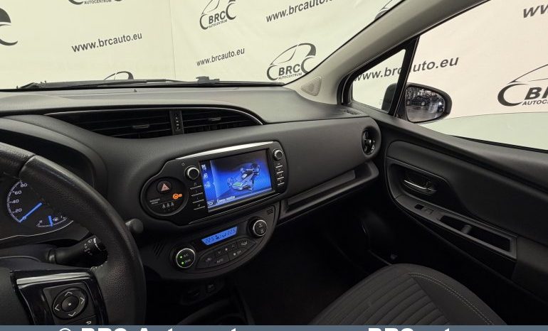Toyota Yaris 1.5 S-Tier Hybrid Comfort Automatas 2017 full