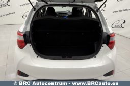 Toyota Yaris 1.5 S-Tier Hybrid Comfort Automatas 2017 full