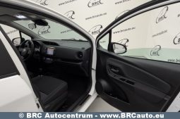 Toyota Yaris 1.5 S-Tier Hybrid Comfort Automatas 2017 full