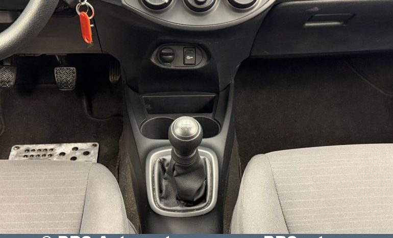 Toyota Yaris 1.0 VVT-i 2015 full