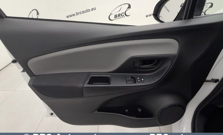 Toyota Yaris 1.0 VVT-i 2015 full