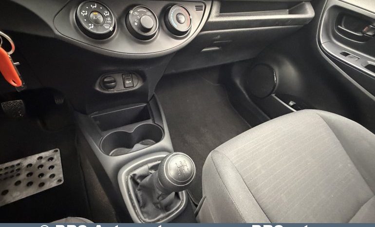 Toyota Yaris 1.0 VVT-i 2015 full