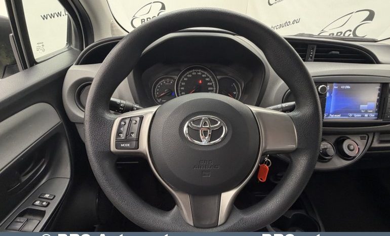 Toyota Yaris 1.0 VVT-i 2015 full