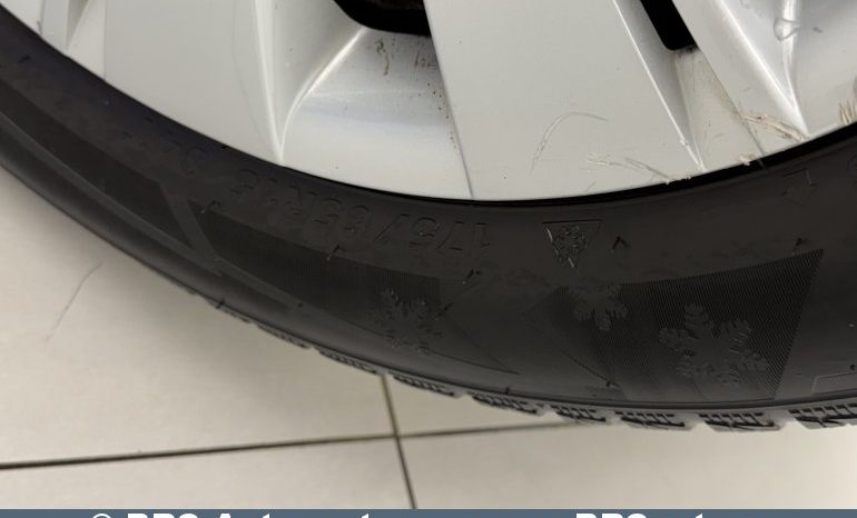 Toyota Yaris 1.0 VVT-i 2015 full