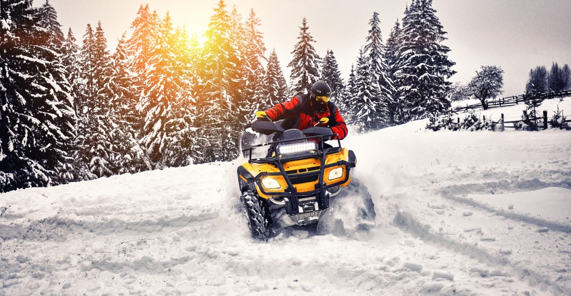 Pramogos keturračiu žiemą (Shutterstock nuotr.)