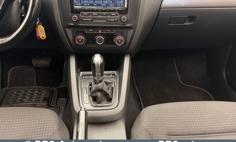 Volkswagen Jetta 2.0 TDI BLUEMOTION Automatas 2015 full