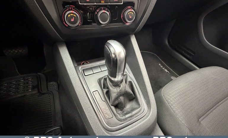 Volkswagen Jetta 2.0 TDI BLUEMOTION Automatas 2015 full