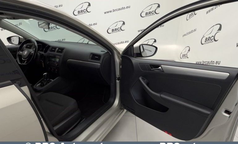 Volkswagen Jetta 2.0 TDI BLUEMOTION Automatas 2015 full