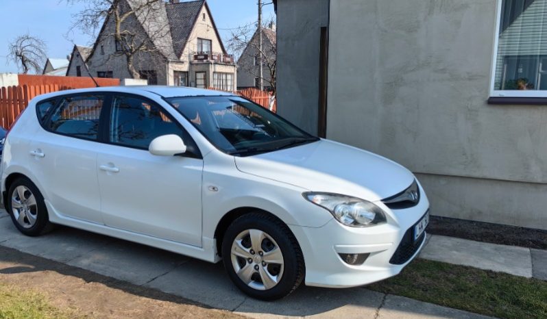 Hyundai i30 2010 full
