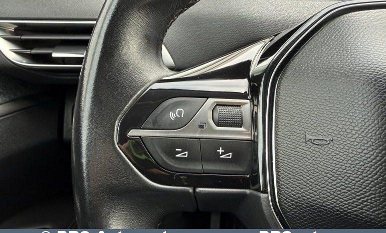 Peugeot 3008 1.2 PureTech 2017 full