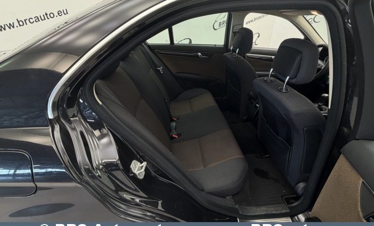 Mercedes-Benz C 180  2011 full