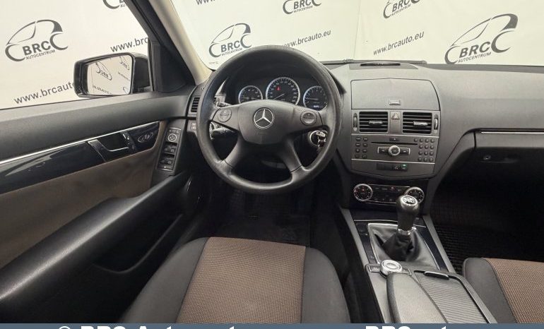 Mercedes-Benz C 180  2011 full