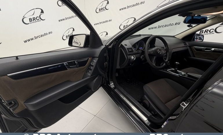 Mercedes-Benz C 180  2011 full