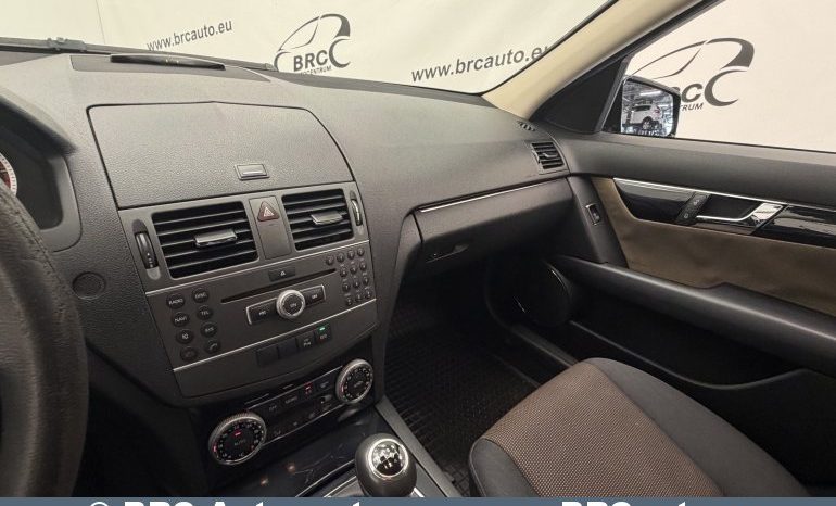 Mercedes-Benz C 180  2011 full