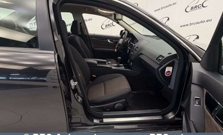 Mercedes-Benz C 180  2011 full