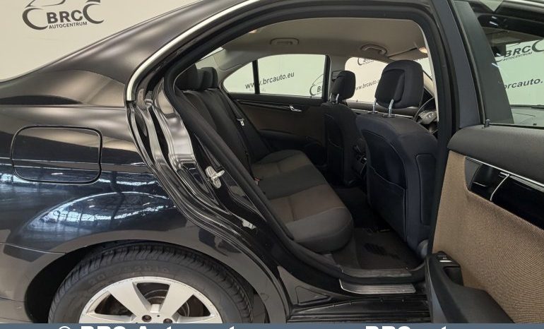 Mercedes-Benz C 180  2011 full