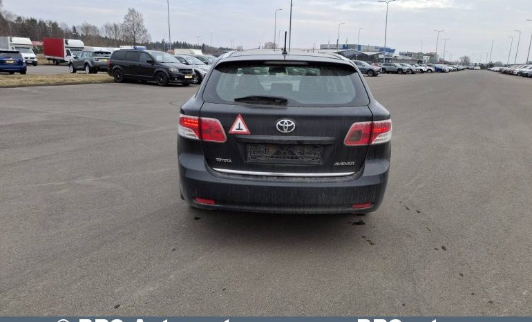 Toyota Avensis  2010 full