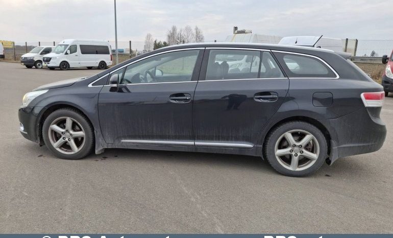 Toyota Avensis  2010 full