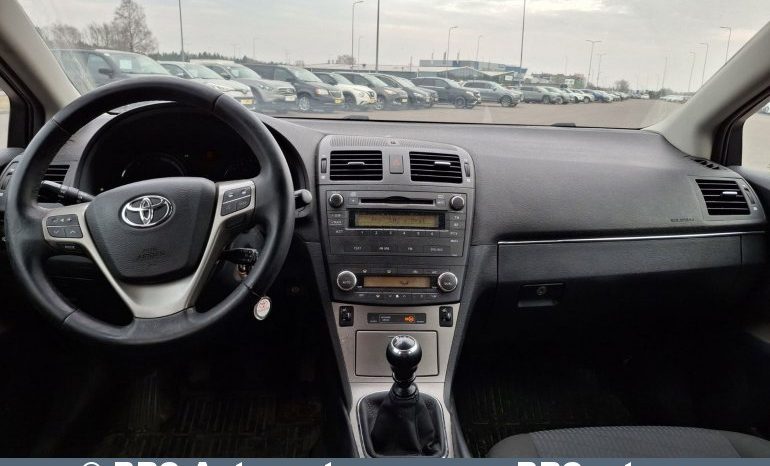 Toyota Avensis  2010 full