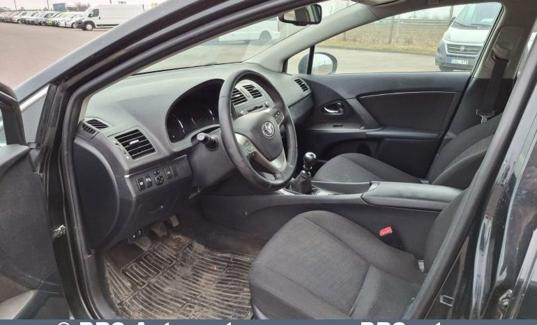 Toyota Avensis  2010 full