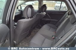 Toyota Avensis  2010 full