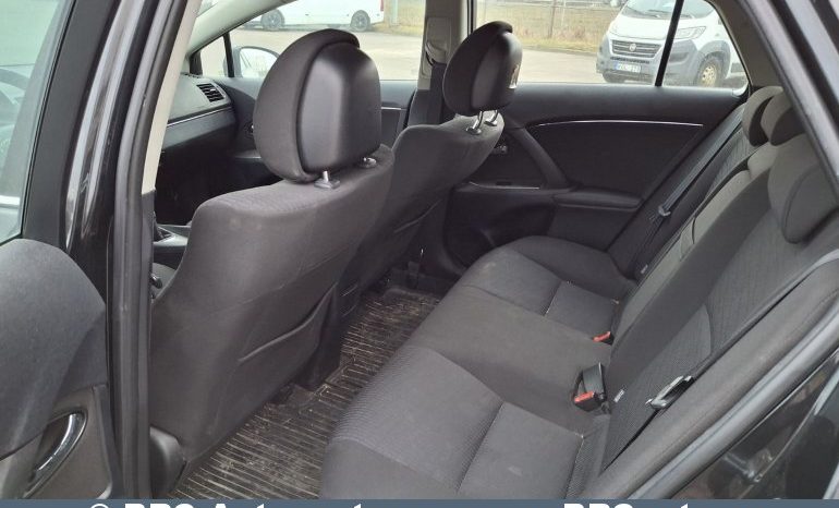 Toyota Avensis  2010 full