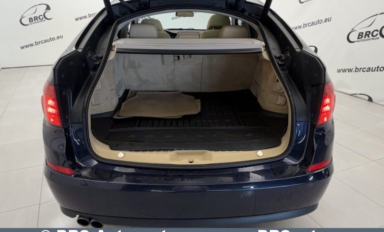 BMW 530 Gran Turismo 3.0d Automatas 2010 full