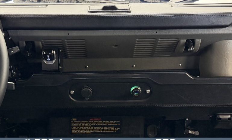 Land Rover Defender 83 kWh Automatas 1996 full