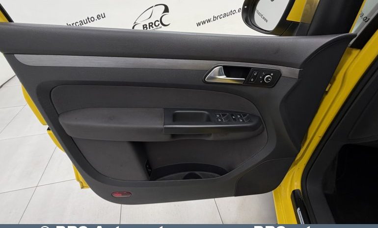 Volkswagen Touran 2.0 TDI Automatas 2012 full