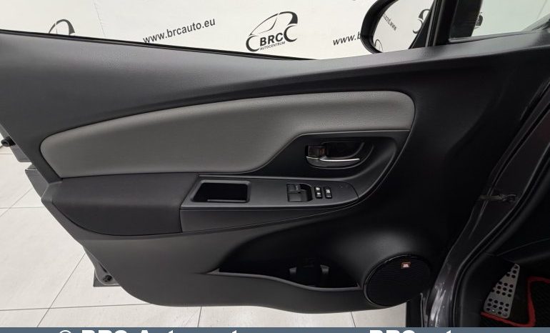 Toyota Yaris 1.5 Hybrid Automatas 2017 full
