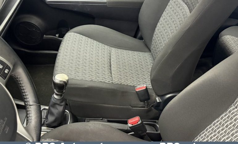 Toyota Yaris 1.3 VVT-i 2013 full