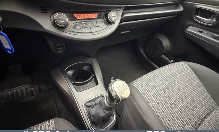 Toyota Yaris 1.3 VVT-i 2013 full