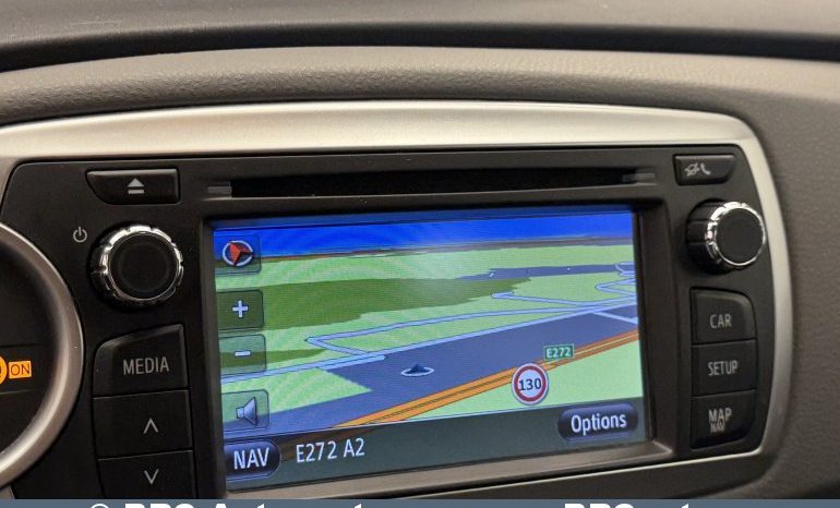 Toyota Yaris 1.3 VVT-i 2013 full