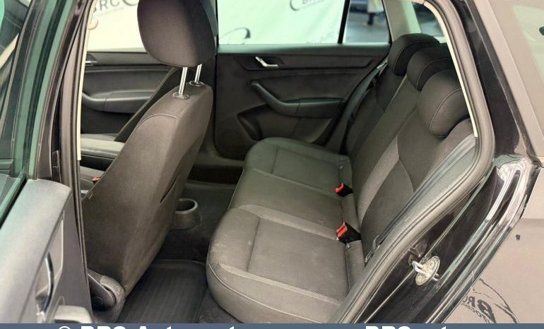 Skoda Rapid 1.6 TDI DSG Spaceback Ambiente 2013 full