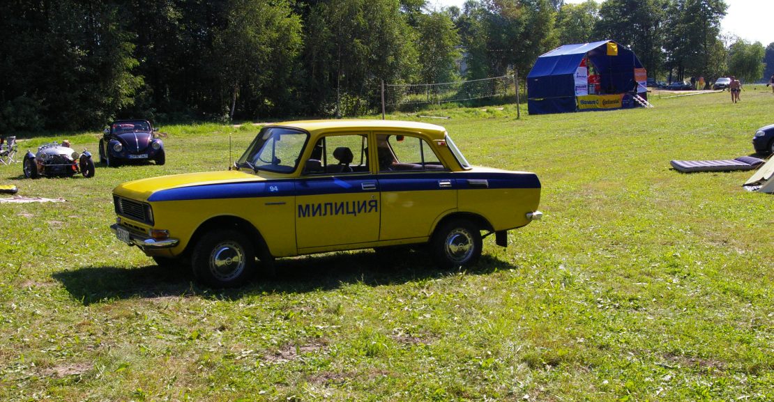 senas pareigūnų automobilis