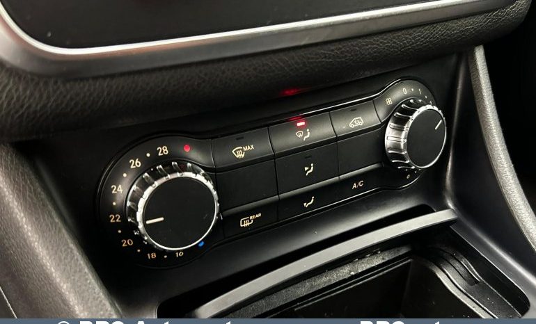 Mercedes-Benz CLA 180  2015 full