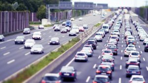 Automobilių spūstis greitkelyje (Shutterstock nuotr.)