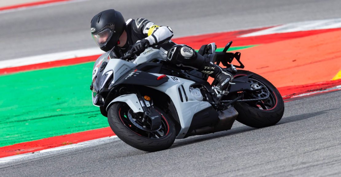 CFMoto 675SR-R (Gamintojo nuotr.)