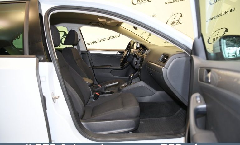 
								Volkswagen Jetta TSI Bluemotion Automatas 2016 full									