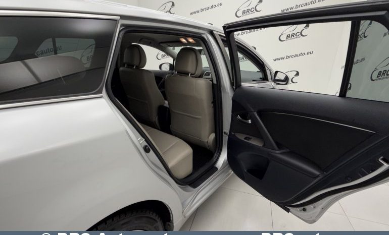 
								Toyota Avensis 2.2 D-CAT Wagon Automatas 2011 full									