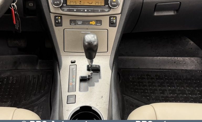 
								Toyota Avensis 2.2 D-CAT Wagon Automatas 2011 full									