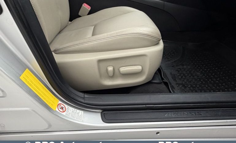 
								Toyota Avensis 2.2 D-CAT Wagon Automatas 2011 full									