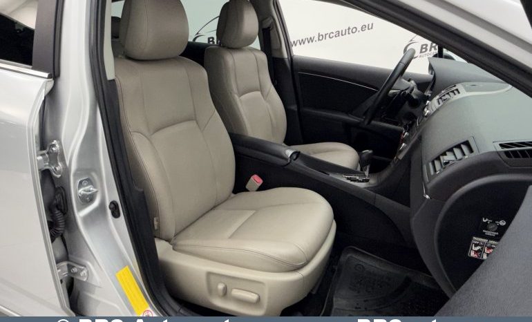 
								Toyota Avensis 2.2 D-CAT Wagon Automatas 2011 full									